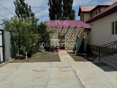 Жеке үй · 5 бөлме · 200 м² · 10 жүзд., Ракышева 14, бағасы: 45 млн ₸ в Атырау, мкр Мирас