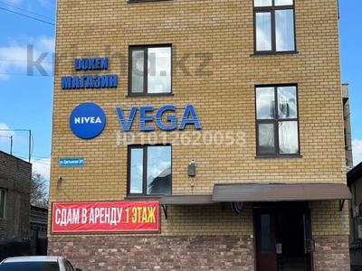 Еркін, кеңселер, дүкендер мен бутиктер, қоймалар, қоғамдық тамақтану орны, сұлулық салондары, медорталықтар мен дәріханалар, білім орталықтары, ойын-сауық, конференц-залдар, кабинеттер және жұмыс орындары, студиялар · 320 м², бағасы: 2 млн ₸ в Семее