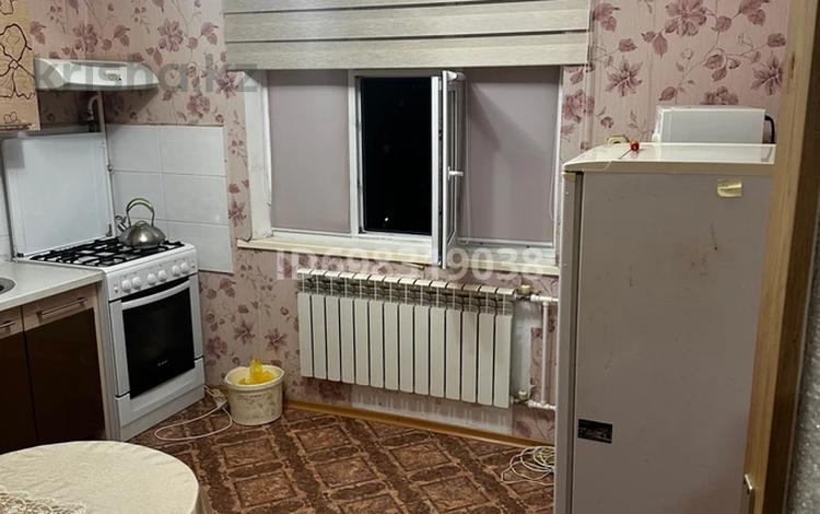 3-бөлмелі пәтер · 70 м² · 9/9 қабат, 10 4 — 10мкр 4дом, бағасы: 19 млн ₸ в Аксае — фото 2
