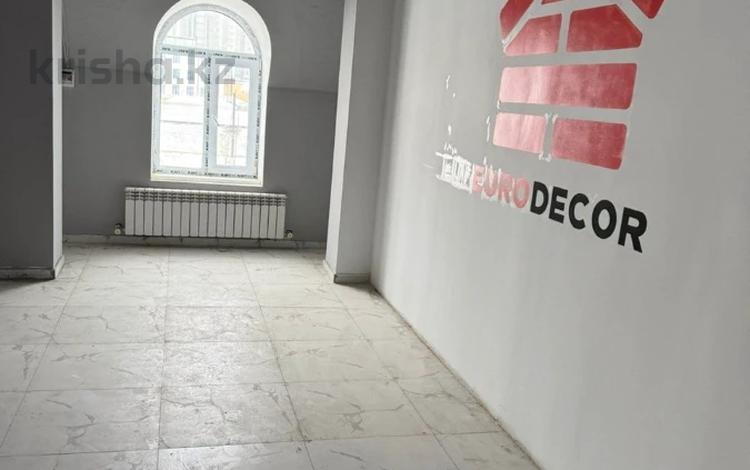 Еркін, кеңселер, дүкендер мен бутиктер, қоғамдық тамақтану орны, сұлулық салондары, фитнес және спорт, медорталықтар мен дәріханалар, білім орталықтары, ойын-сауық, конференц-залдар, кабинеттер және жұмыс орындары, студиялар · 800 м², бағасы: 4 млн ₸ в Атырау — фото 4