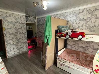 2-бөлмелі пәтер, 50 м², 4/5 қабат, 18-й микрорайон, 18-й микрорайон 21, бағасы: 18 млн 〒 в Шымкенте, Енбекшинский р-н