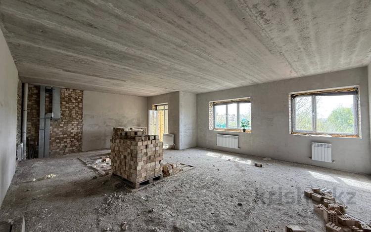 2-бөлмелі пәтер · 60 м² · 2/5 қабат, Юго-Восток ш/а., Алтын Арка 21б, бағасы: 23 млн ₸ в Караганде, Казыбек би р-н — фото 2