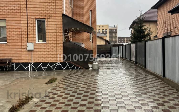 Отдельный дом · 8 комнат · 150 м² · 6 сот., Садуакасова 5/2 — Центр города за 95 млн 〒 в Кокшетау — фото 2