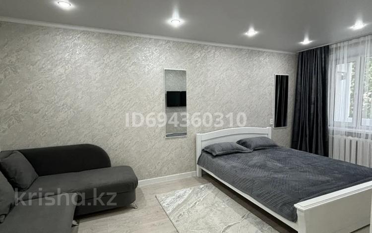 1-комнатная квартира · 35 м² · 3/9 этаж, мкр Строитель 29 за 15 000 ₸ в Уральске — фото 2