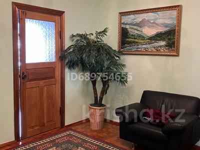 Отдельный дом · 8 комнат · 317 м², Пр. Бекет батыра 3 — Орынбай акын за 1 млн 〒 в Шымкенте, Енбекшинский р-н