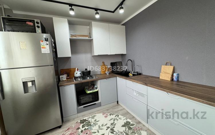 3-бөлмелі пәтер · 70 м² · 6/9 қабат, 10 Микрорайон 4, бағасы: 28 млн ₸ в Аксае — фото 14