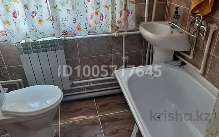 1 комната · 20 м² · 1 этаж, мкр 8, Бр Жубанова 257 — Жубановых за 100 000 ₸ в Актобе — фото 2
