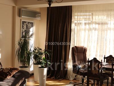 4-бөлмелі пәтер · 200 м² · 2/4 қабат, мкр Самал-2, Керей-Жәнібек хандар 29, бағасы: 185 млн 〒 в Алматы, Медеуский р-н