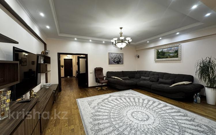4-бөлмелі пәтер · 200 м² · 2/4 қабат, Самал-2 ш/а., Керей-Жәнібек хандар 29, бағасы: 170 млн ₸ в Алматы, Медеуский р-н — фото 24