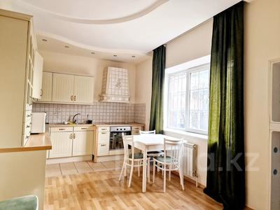 Жеке үй · 5 бөлме · 240 м², мкр Коктобе, Жанибекова — Достык, бағасы: 1.9 млн 〒 в Алматы, Медеуский р-н