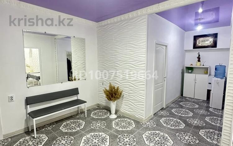 Свободное назначение, офисы, магазины и бутики, склады, салоны красоты, образование, кабинеты и рабочие места · 80 м² за 50 000 〒 в Актау, 34-й мкр — фото 11