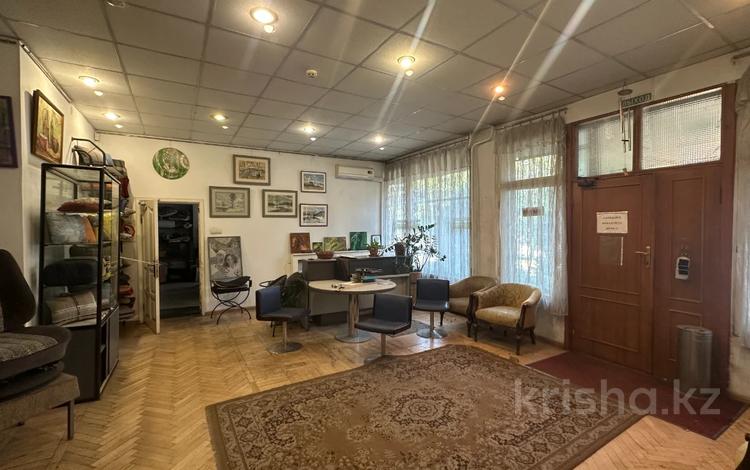 Офисы, магазины и бутики, салоны красоты, медцентры и аптеки, образование, кабинеты и рабочие места, студии · 213.9 м² за 2 млн ₸ в Алматы, Бостандыкский р-н — фото 7