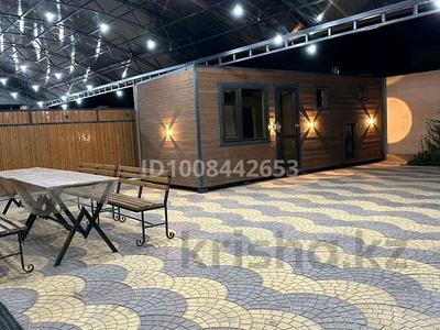 Отдельный дом · 9 комнат · 370 м² · 5 сот., Золотое Солнышко — Шахристан гостиница за 80 млн 〒 в Актау