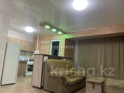 1-комнатная квартира · 28 м² · 1/5 этаж, 27-й мкр 76 за 1 500 〒 в 