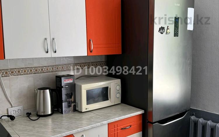 1-комнатная квартира · 37 м² · 4/9 этаж, мкр Юго-Восток, Мкр Юго-Восток, 30й микрорайон 1 за 150 000 ₸ в Караганде, Казыбек би р-н — фото 2