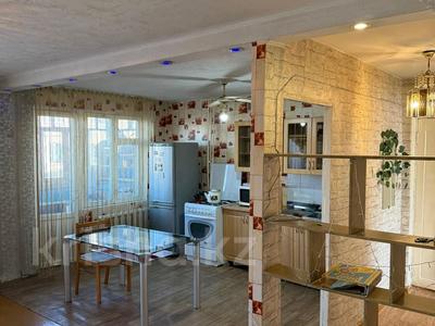 3-комнатная квартира · 65 м² · 4/5 этаж, 5мкр за 17.5 млн 〒 в Талдыкоргане, мкр Самал