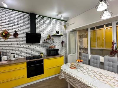 3-комнатная квартира · 100 м² · 3/8 этаж, мкр 4 33 за ~ 38 млн 〒 в Уральске