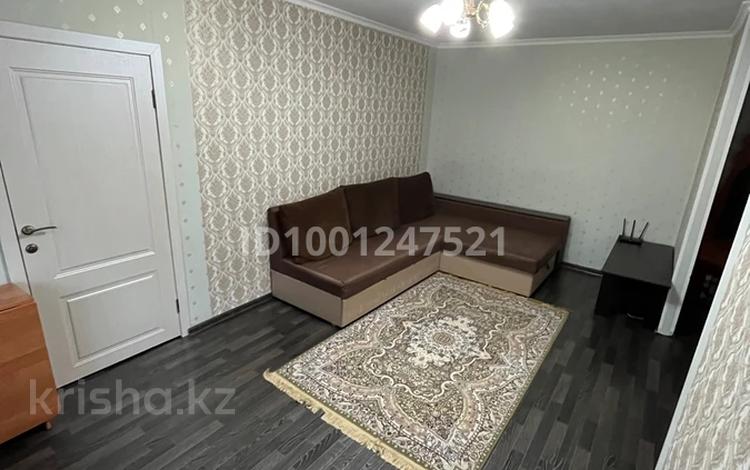 2-комнатная квартира · 44 м² · 1/5 этаж, Кабанбай батыра 166 — Ориентировочно находится возле гостиницы Усть-Каменогорск за 220 000 ₸ — фото 2