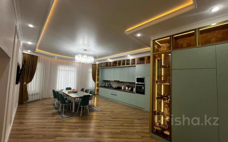 Отдельный дом · 4 комнаты · 400 м² · 6 сот., Кобданова за ~ 1.1 млн ₸ в Атырау — фото 2