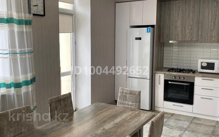 2-комнатная квартира · 77 м² · 4/5 этаж, мкр Нурсая, Пр. Абулхаир хана 66 за 300 000 ₸ в Атырау — фото 2