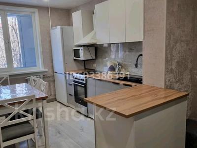 2-комнатная квартира, 52 м², 3/9 этаж помесячно, бульвар Гагарина 25 за 160 000 〒 в Усть-Каменогорске, Ульбинский