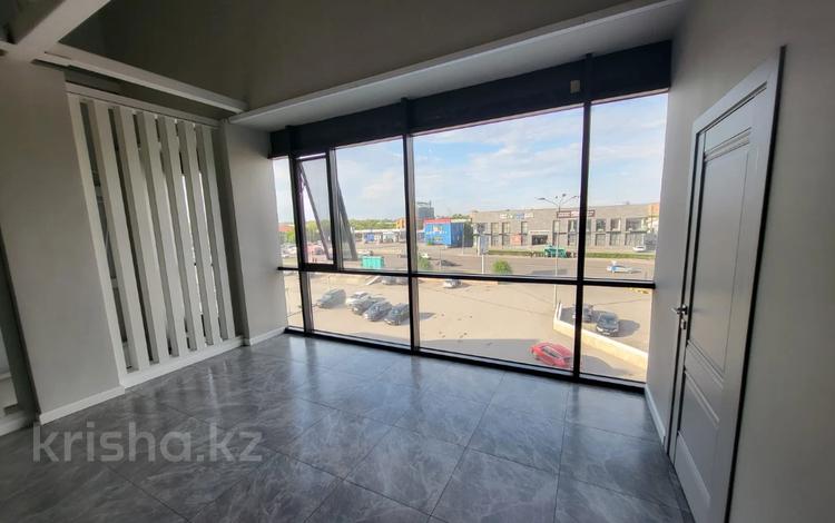 Свободное назначение, офисы, образование, конференц-залы, кабинеты и рабочие места, студии · 44 м² за 308 000 〒 в Караганде, Казыбек би р-н — фото 3