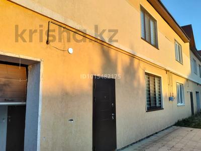 Часть дома · 5 комнат · 200 м² · 1 сот., мкр Старый Аэропорт, Дальняя 13 — Находится по московской пересечение тихоненко за 36 млн ₸ в Уральске