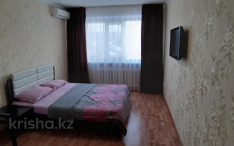 1-комнатная квартира, 35 м², 3/9 этаж посуточно, 1 мая 272 за 8 000 〒 в Павлодаре — фото 2