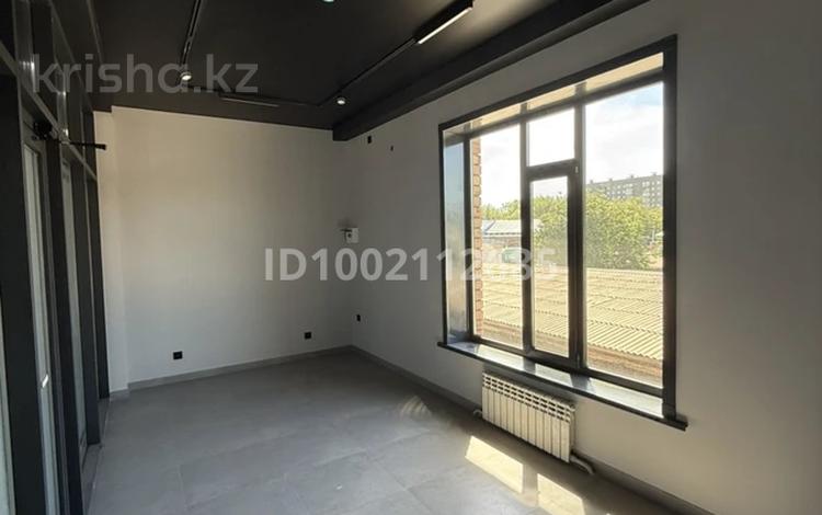 Офисы, салоны красоты, образование, кабинеты и рабочие места, студии · 28 м² за 120 000 〒 в Павлодаре — фото 15