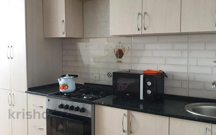 2-бөлмелі пәтер · 60 м² · 3/9 қабат, мкр Болашак 131, бағасы: 12 000 ₸ в Актобе — фото 2