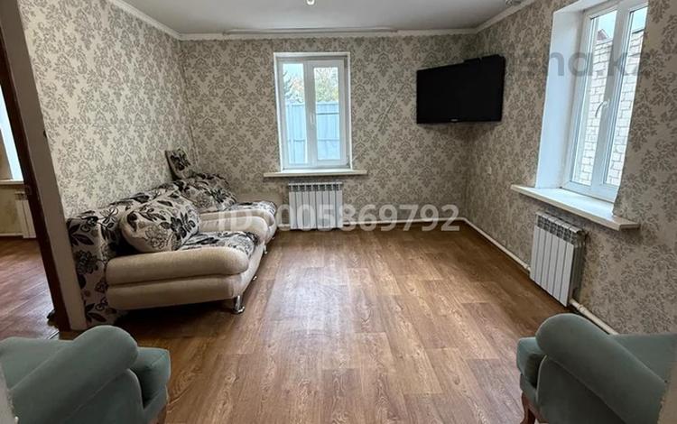 Отдельный дом · 3 комнаты · 67 м² · 8 сот., Щорса 53 за 13.9 млн 〒 в Усть-Каменогорске — фото 2