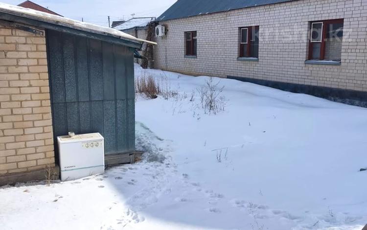 Отдельный дом · 4 комнаты · 70 м² · 6 сот., Братьев Жубановых 227 за 18 млн ₸ в Актобе — фото 2