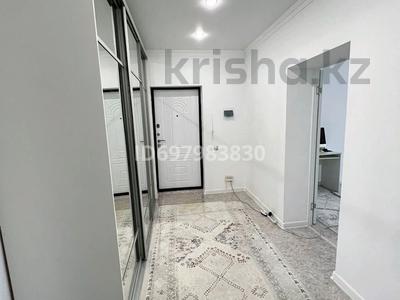 2-комнатная квартира, 80 м², 5/6 этаж помесячно, мкр. Алтын орда — Мангилик ел за 250 000 〒 в Актобе, мкр. Алтын орда