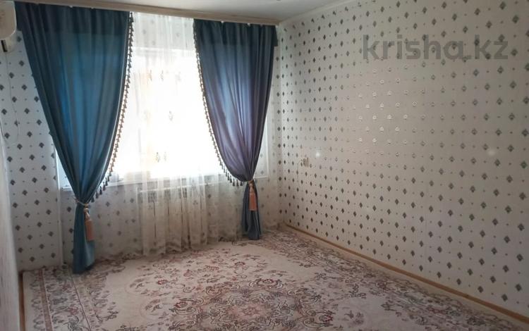 2-комнатная квартира · 44 м² · 4/5 этаж, мкр 8 — Дины за 15.5 млн ₸ в Актобе — фото 2