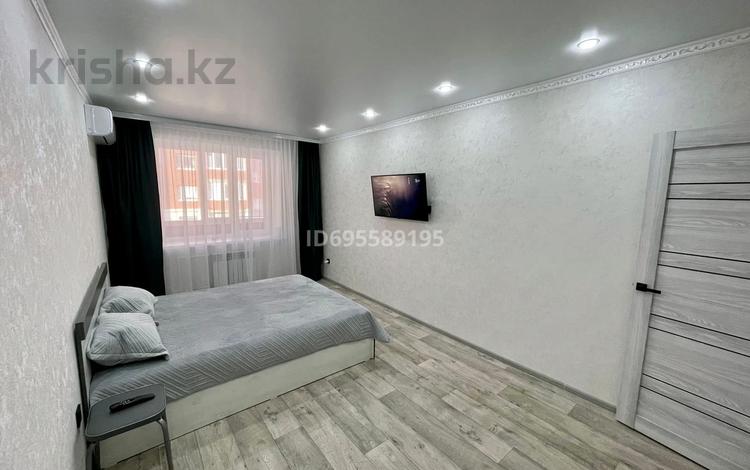 1-комнатная квартира · 57 м² · 2/5 этаж, мкр Северо-Восток, Циолковского 1к4 — Абулхаир Хана за 15 000 〒 в Уральске — фото 7