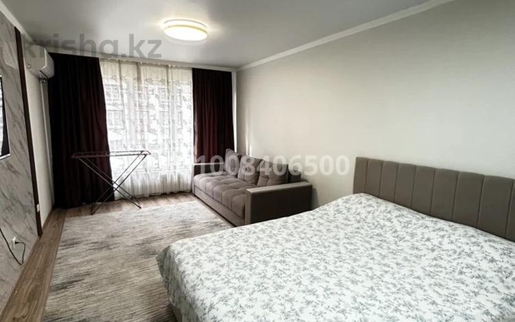 1-комнатная квартира · 42 м² · 2/9 этаж, мкр Аккент 67 за 2 500 ₸ в Алматы, Алатауский р-н — фото 2