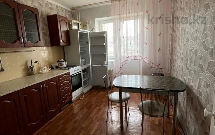 3-бөлмелі пәтер · 70 м² · 1/6 қабат, 10 Микр 16/1, бағасы: 25 млн ₸ в Аксае — фото 2