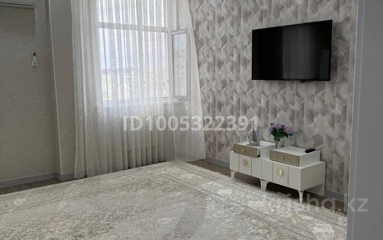 2-комнатная квартира · 70 м² · 8/9 этаж, 16-й мкр 14 за 25 млн ₸ в Актау — фото 2