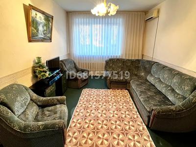Пәтерлер в Атырауской обл.: 4-бөлмелі пәтер · 90 м² · 1/5 қабат, Азаттык 77 — Атамбаева, бағасы: 30 млн 〒 4-бөлмелі пәтер · 90 м² · 1/5 қабат, Азаттык 77 — Атамбаева, бағасы: 30 млн 〒 в Атырау
