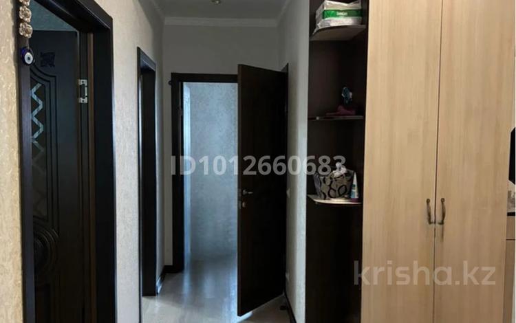 3-бөлмелі пәтер · 77.4 м² · 3/5 қабат, мкр. Алтын орда 57Д — Гипермаркет Дина, бағасы: 46 млн ₸ в Актобе — фото 2