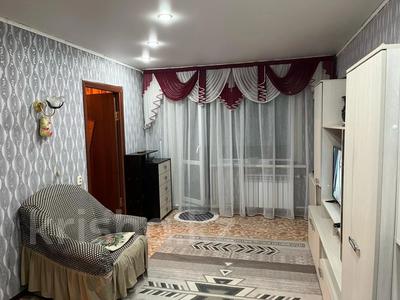 4-комнатная квартира · 62 м² · 4/5 этаж, Майкудук, 15й микрорайон за 13.5 млн 〒 в Караганде, Алихана Бокейханова р-н