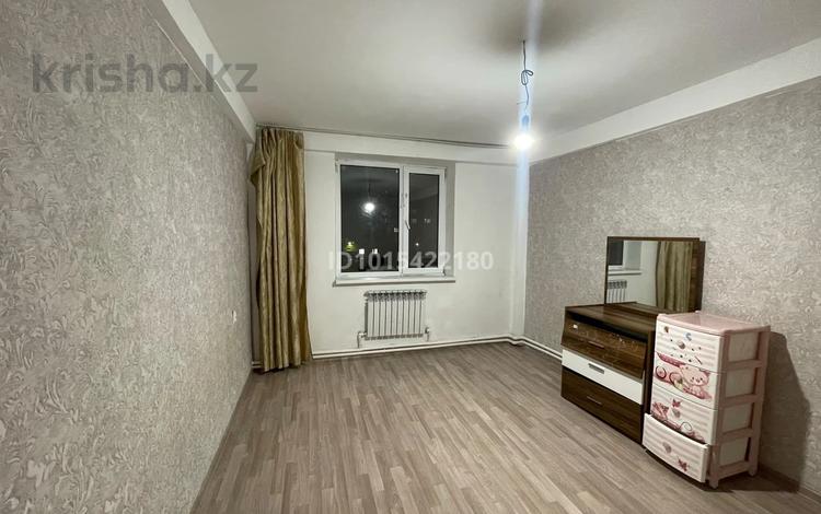 2-комнатная квартира · 65 м² · 3/5 этаж, 10 22 за 120 000 ₸ в Аксае — фото 2