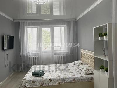 1-комнатная квартира · 50 м² · 3/5 этаж, Аманжолова 162 за 13 000 ₸ в Уральске, мкр Школьник