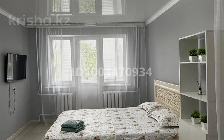 1-комнатная квартира · 50 м² · 3/5 этаж, Аманжолова 162 за 13 000 ₸ в Уральске, мкр Школьник — фото 2