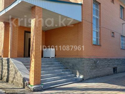 Отдельный дом · 6 комнат · 450 м² · 15 сот., Абылай хана — Аль Фараби за 110 млн ₸ в Жибек Жолы