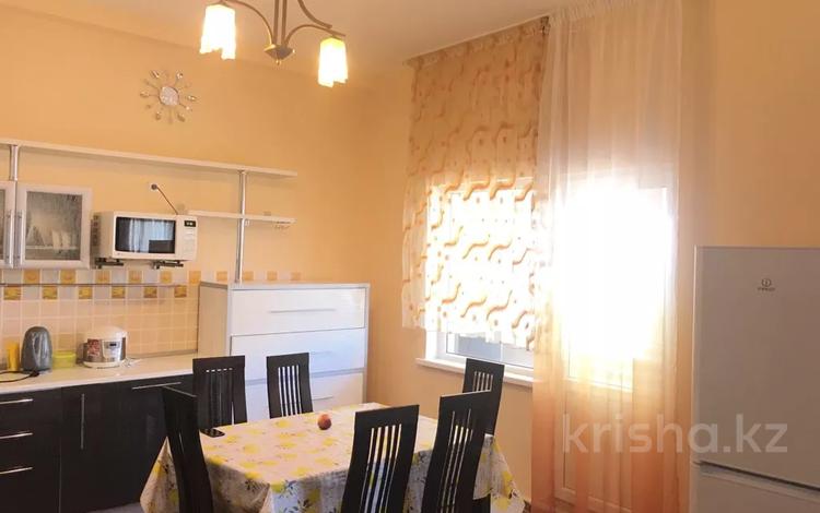 3 комнаты · 140 м², Кунаева 12 — Акмешит за 45 000 〒 в Астане, Есильский р-н — фото 2