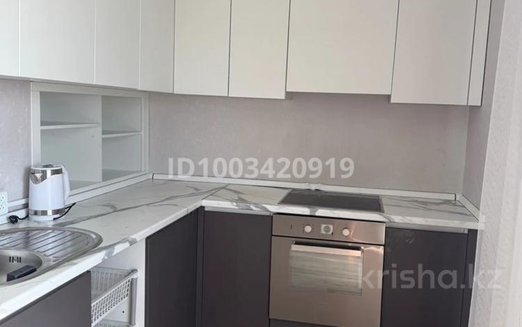 2-комнатная квартира · 76 м² · 7/16 этаж, Каныша Сатпаева 55/12 за 18 000 〒 в Усть-Каменогорске — фото 2