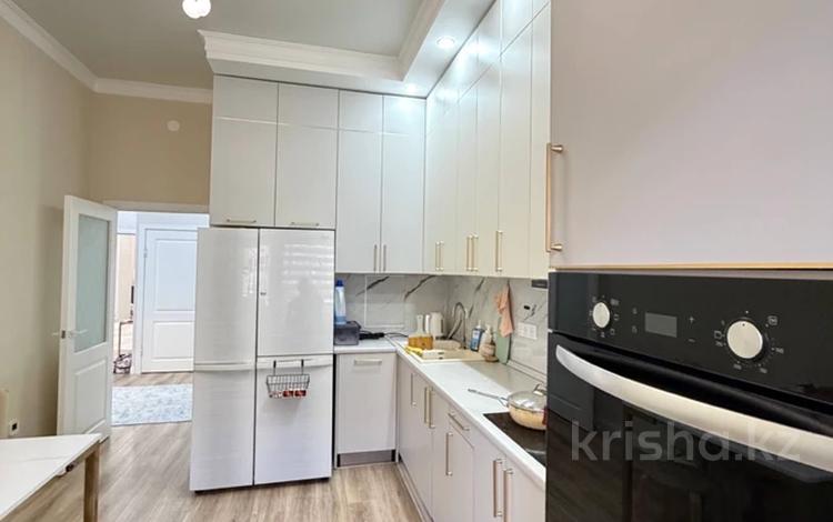 3-комнатная квартира · 110 м² · 2/16 этаж, 16-й мкр , ​16-й микрорайон 64 за 31.9 млн ₸ в Актау — фото 2