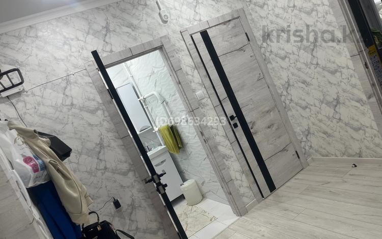 1-бөлмелі пәтер · 50.7 м² · 8/9 қабат, Самал 114, бағасы: 19 млн ₸ в Уральске — фото 2