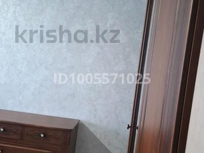 3-комнатная квартира · 68 м² · 5/5 этаж, Новаторов — Возле магазина Южный за 220 000 〒 в Усть-Каменогорске, Ахмирово